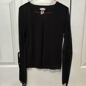 Zoey Beth Juniors V-Neck Top, Gypsy Style Sleeves with accent Bow, Size M